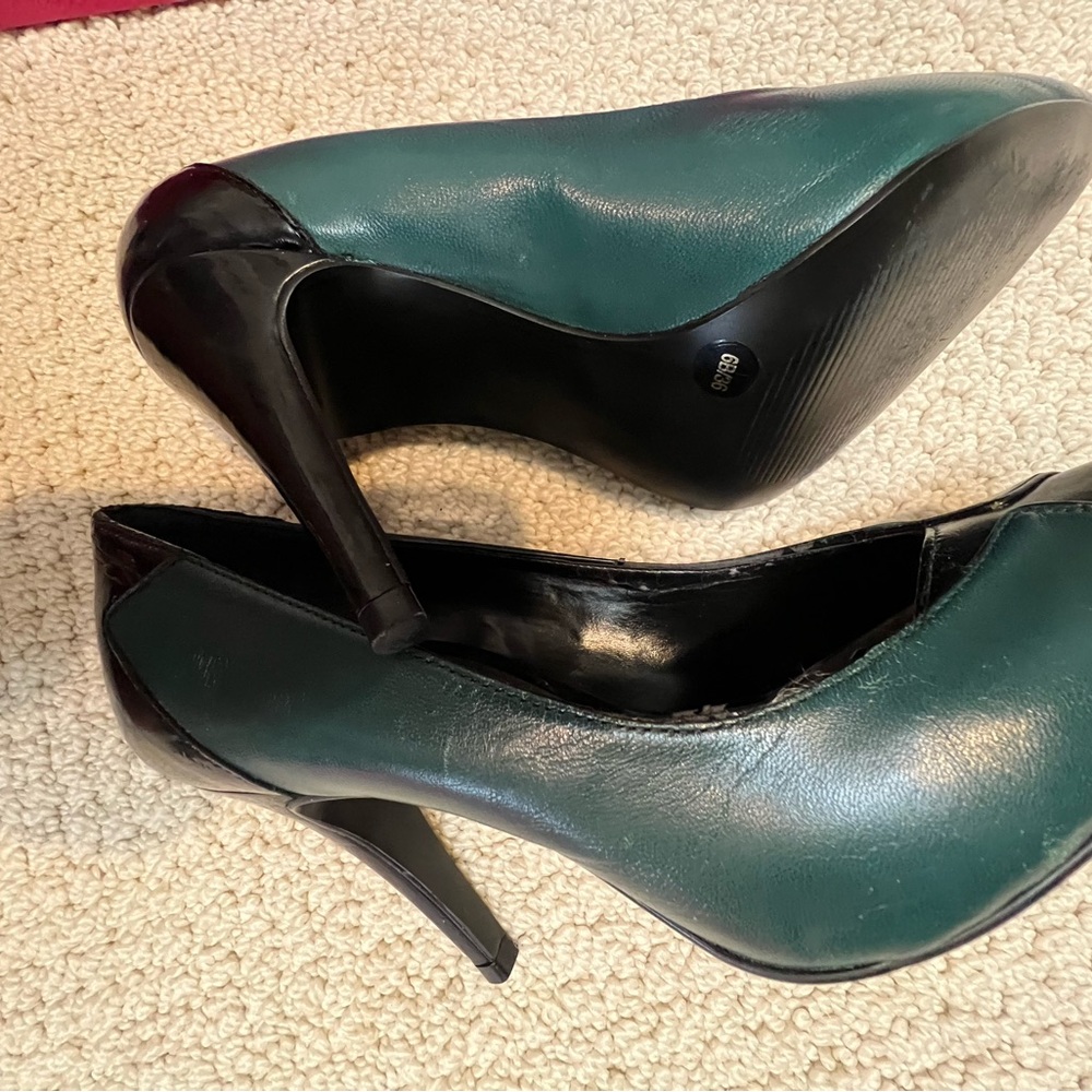 Elegant Black and Green Women's Heels